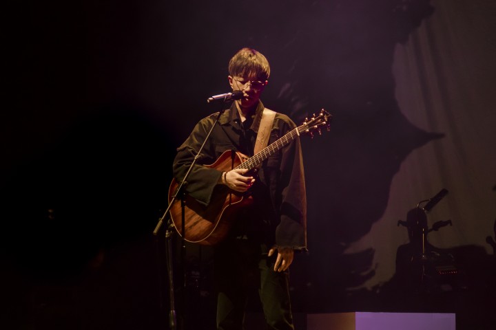 湖南卫视晚会小提琴假拉惨遭揭穿，网友：这比假唱还过分！