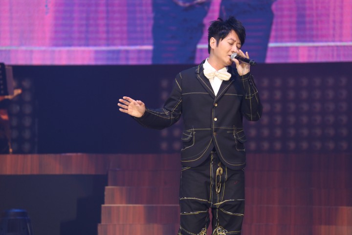 被封杀18年后还能靠直播一天赚7000万的小鲜肉，恐怕只有他了！