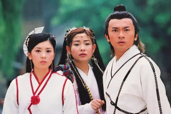 看了毁童年的新《倚天屠龙记》后，我马上找出这三个老版压压惊