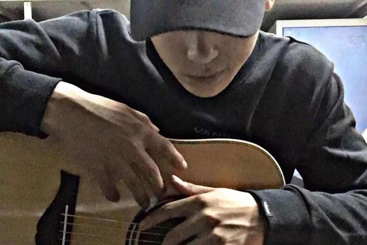 这位网上没有任何资料的大二学生，凭什么每首歌都能刷爆朋友圈