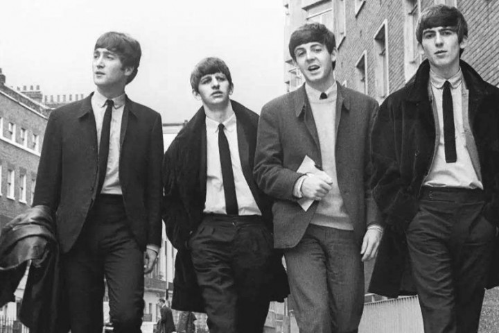 “我是00后，我喜欢听披头士，你呢？”