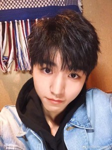 那天,我摸到了爱豆的手,亲口对他说…