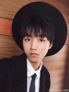 那天,我摸到了爱豆的手,亲口对他说…