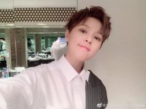 那天,我摸到了爱豆的手,亲口对他说…