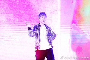 那天,我摸到了爱豆的手,亲口对他说…