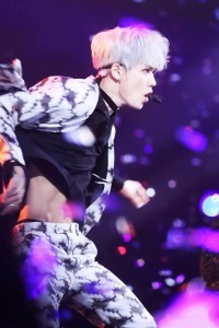 爱豆的腰,杀人的刀,我在刀下幸福地笑…