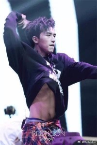 爱豆的腰,杀人的刀,我在刀下幸福地笑…