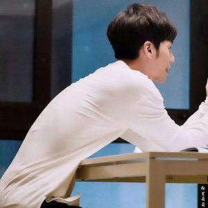 爱豆的腰,杀人的刀,我在刀下幸福地笑…