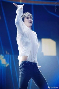 爱豆的腰,杀人的刀,我在刀下幸福地笑…