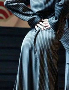 爱豆的腰,杀人的刀,我在刀下幸福地笑…