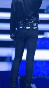 爱豆的腰,杀人的刀,我在刀下幸福地笑…