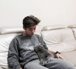 好想变成爱豆养的宠物啊...