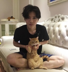 好想变成爱豆养的宠物啊...