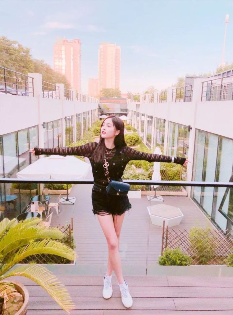 一天喝八杯奶茶还这么瘦,她究竟是什么神仙体质!