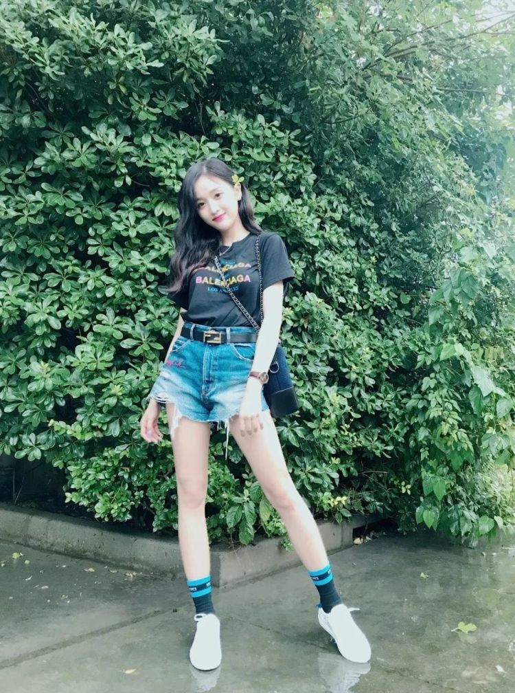 一天喝八杯奶茶还这么瘦,她究竟是什么神仙体质!