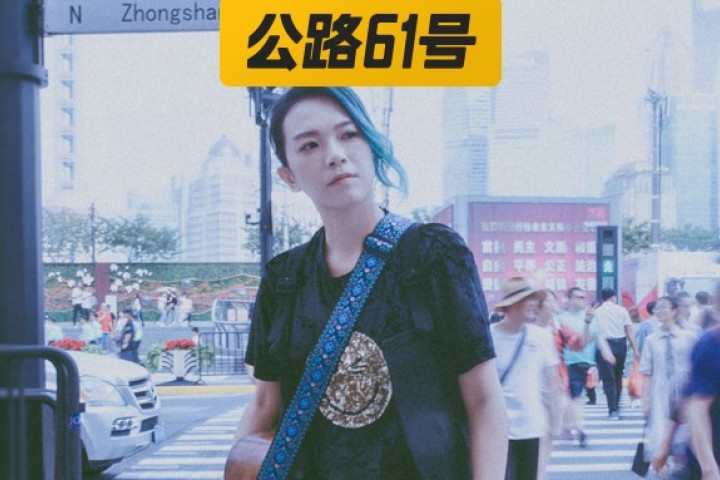 知名女星自曝被房租逼到轻生，为还债务沦落街头卖唱…​