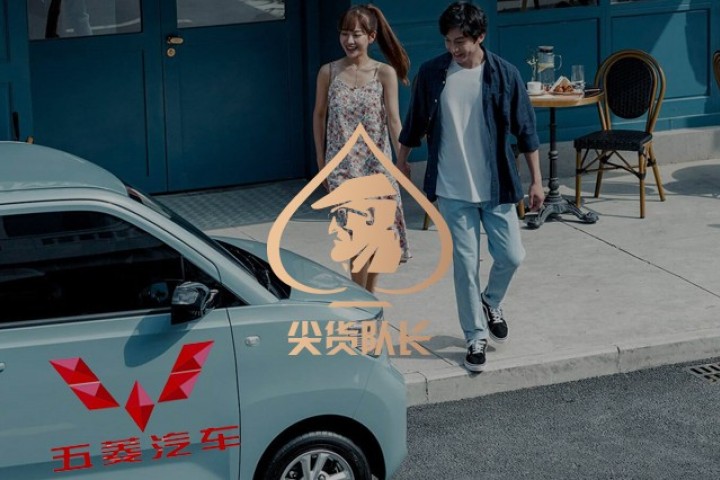 国产神车五菱宏光，终于干翻了特斯拉