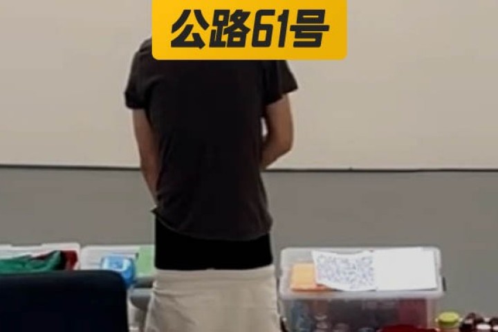 今天，200万人等着新裤子成员出丑...