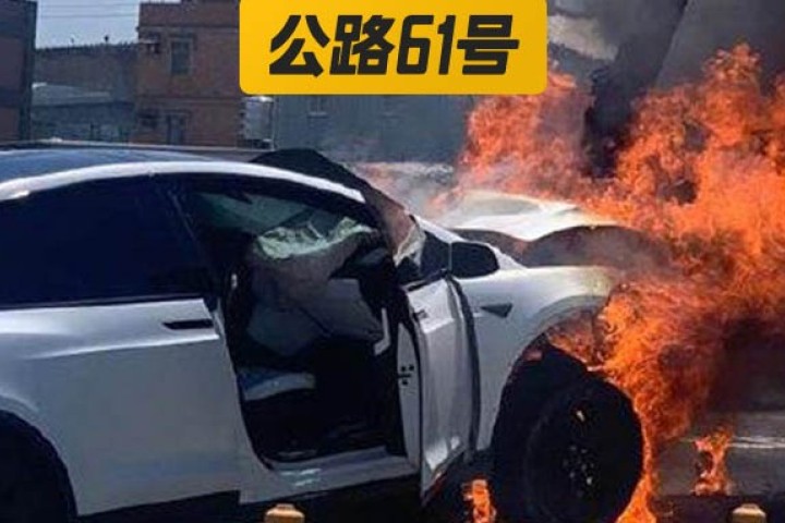 林志颖出车祸，车头烧成废铁太吓人