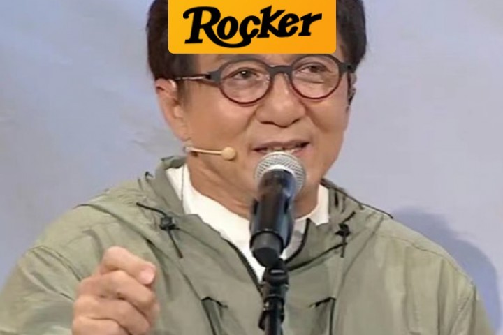 直播连麦把龚琳娜唱哭，谁的青春没有一首成龙大哥？
