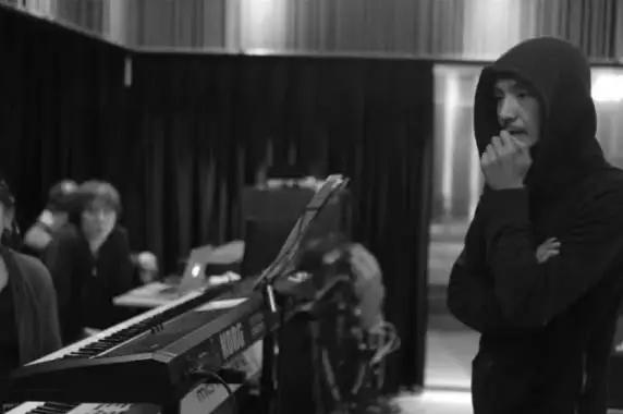 朴树最新纪录片首发：我曾特恨音乐，却在印度难民区找回自我！