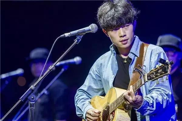 他只在《歌手》唱了三期便被淘汰,但却是我心中永远的第一名!