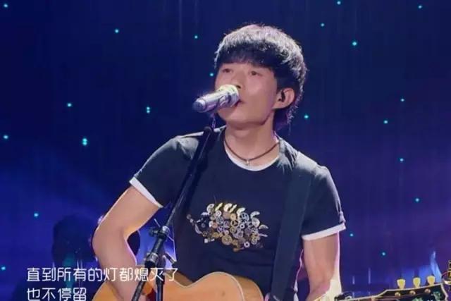 他只在《歌手》唱了三期便被淘汰,但却是我心中永远的第一名!
