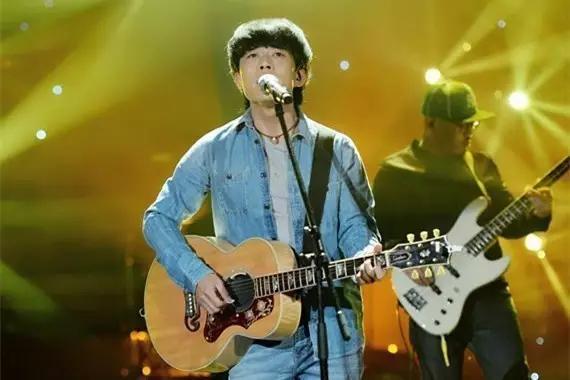 他只在《歌手》唱了三期便被淘汰,但却是我心中永远的第一名!