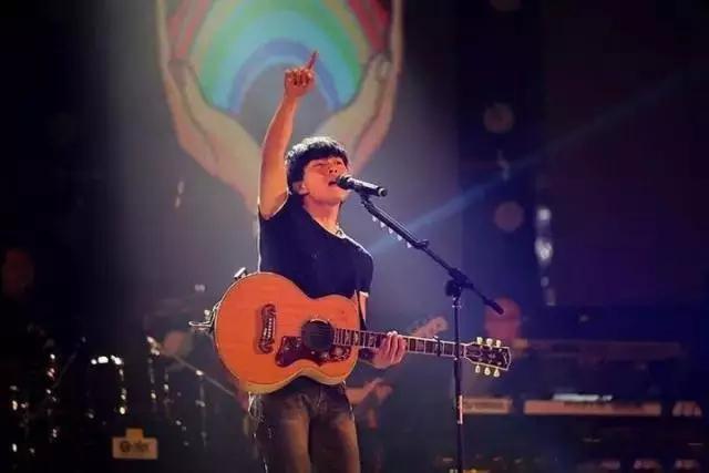 他只在《歌手》唱了三期便被淘汰,但却是我心中永远的第一名!