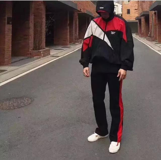 原来我们每个人在7岁的时候就已经把潮牌穿上身了…