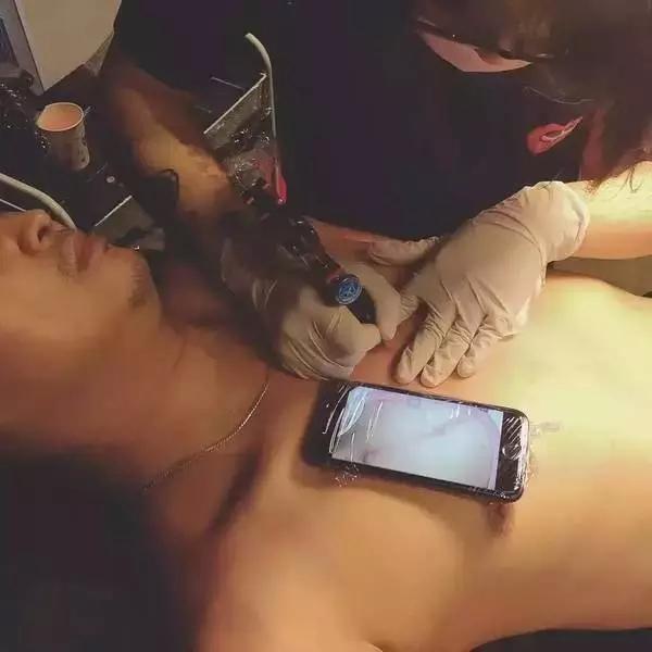 想文身却害怕爸妈暴怒？这些图案只会让他们感动到哭！