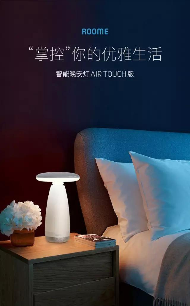 在脱掉她衣服的同时,我一个手势就关掉了这盏“碍事”的灯