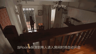 在脱掉她衣服的同时,我一个手势就关掉了这盏“碍事”的灯