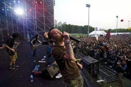 秩序混乱、阵容雷同、保安打人,你可能看了一个假音乐节!