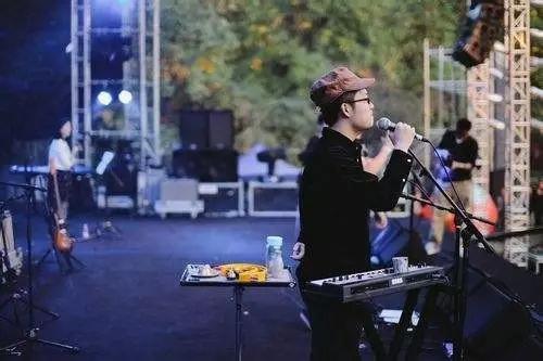 秩序混乱、阵容雷同、保安打人,你可能看了一个假音乐节!