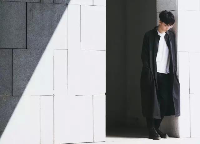 音乐节现场陈鸿宇机智回应粉丝“求婚”，新晋雨神永远一如年少模样