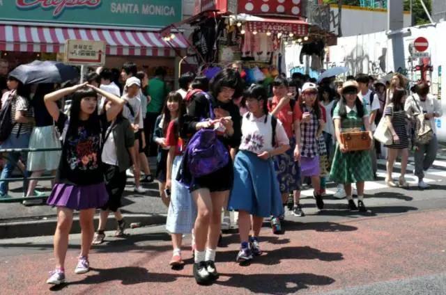 世上只有这款潮牌敢指着你的鼻子骂:爱买买,不买滚!