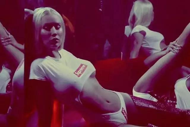 世上只有这款潮牌敢指着你的鼻子骂:爱买买,不买滚!