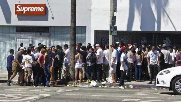 世上只有这款潮牌敢指着你的鼻子骂:爱买买,不买滚!