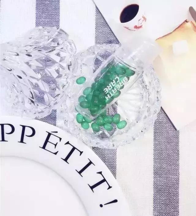 情人节只要能给她一个香喷喷的热吻,上本垒绝对不再是梦!