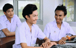 成为快手一哥的绝技不是喊麦，而是乡村男孩莫名的尬舞