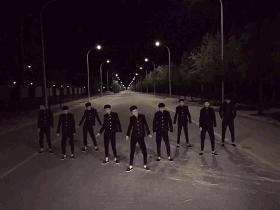 成为快手一哥的绝技不是喊麦，而是乡村男孩莫名的尬舞