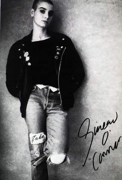 1497456298360301.jpg 她是光头女神,她敢当众撕毁教宗的照片并多次拒领格莱美奖