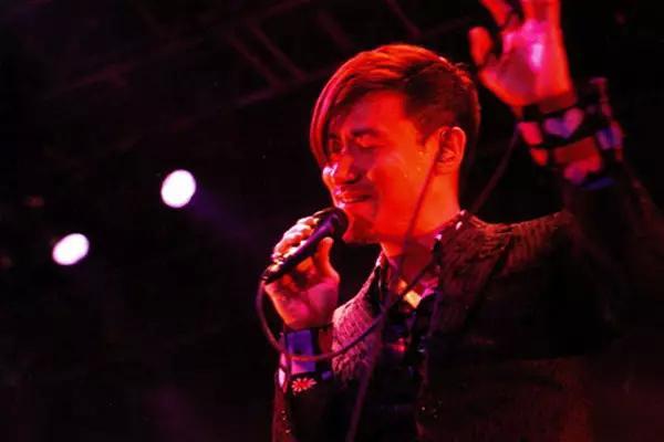 歌神张学友才是当之无愧的优质偶像,今天他56岁了