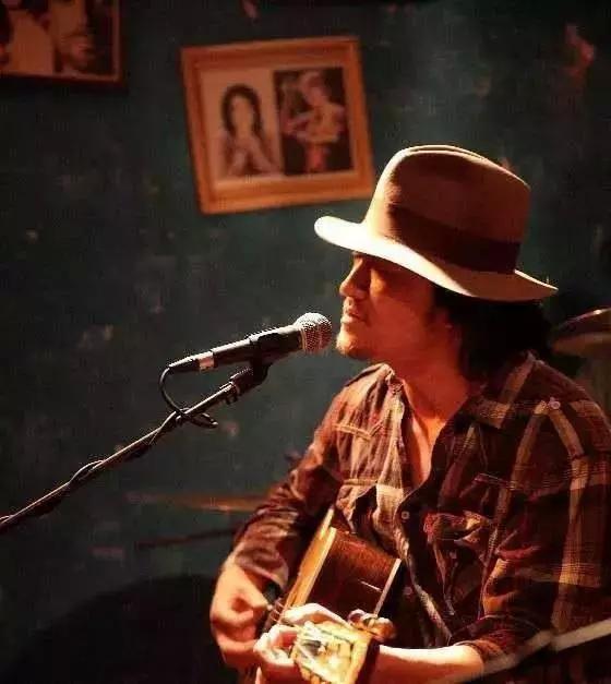 西北摇滚铁汉李夏，为了音乐远走他乡，最终得到汪峰赏识！