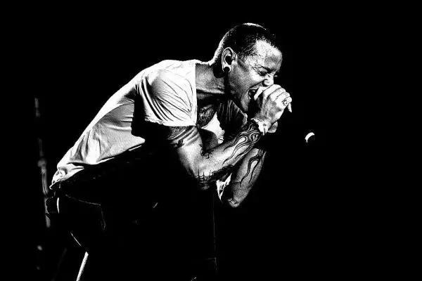 林肯公园主唱抑郁自杀:他用音乐治愈了别人,却治愈不了自己……