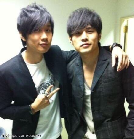 林书豪发微博求安慰，因为他和周杰伦玩dota被林俊杰欺负了…