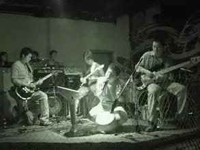 不管是过去的腰乐队还是如今的寸铁,都注定只属于少数人...