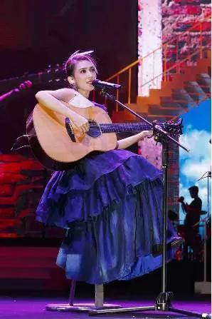 如果我的播放器中只能留一位女歌手，那一定会是戴佩妮