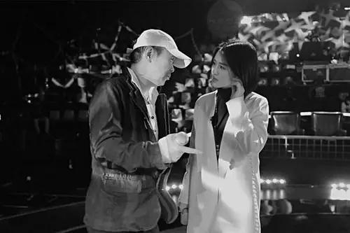 谁说民谣歌手都单枪匹马，这5个人带着乐手杀进了《中国乐队》！